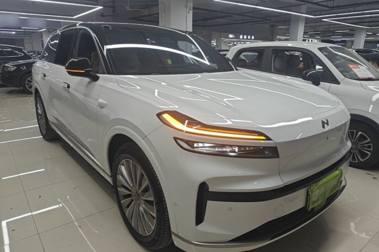 Used ONVO Luxeed L90 2025 Model—Max Seven-Seater Version Front Right 45 Deg
