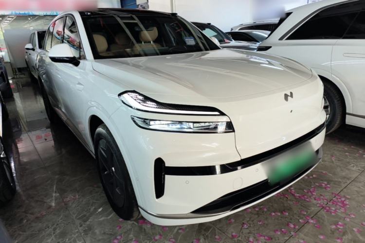 Used ONVO Luxeed L90 2025 Model—Max Six-Seater Version Front Right 45 Deg