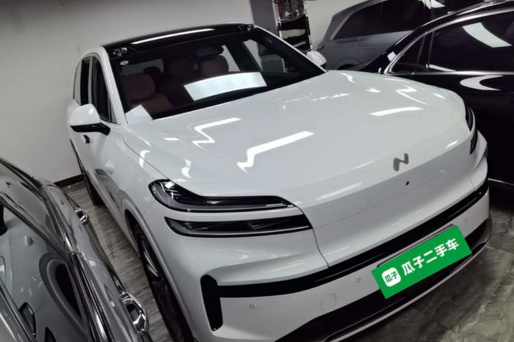 Used ONVO Luxeed L90 2025 Model—Ultra Six-Seater Version Front Right 45 Deg
