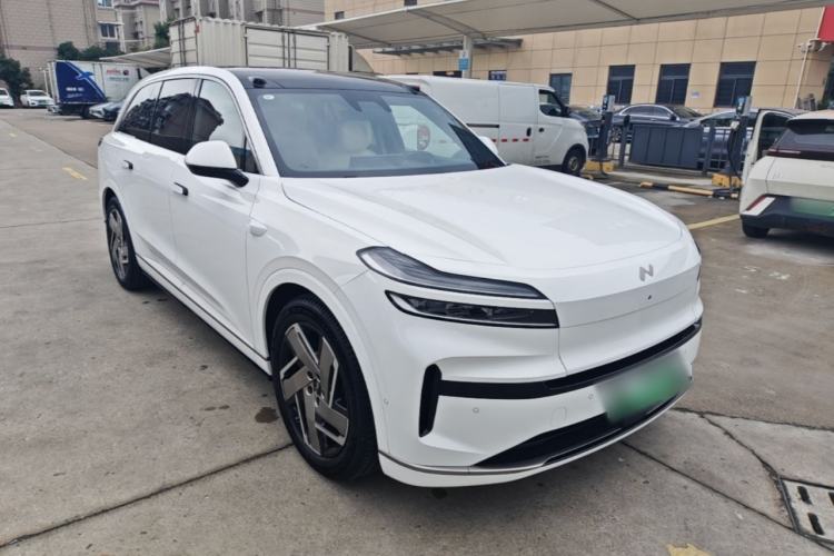 Used ONVO Luxeed L90 2025 Model—Ultra Six-Seater Version Front Right 45 Deg