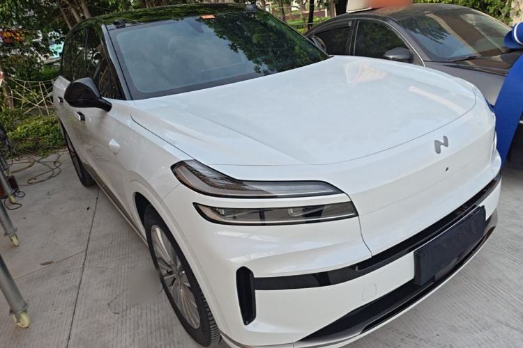 Used ONVO Luxeed L90 2025 Model—Max Six-Seater Version Front Right 45 Deg