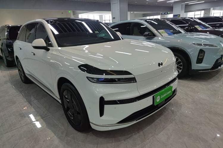 Used ONVO Luxeed L90 2025 Model—Pro Six-Seater Version Front Right 45 Deg