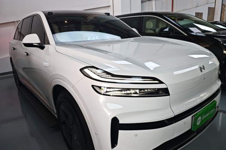 Used ONVO Luxeed L90 2025 Model—Max Six-Seater Version Front Right 45 Deg
