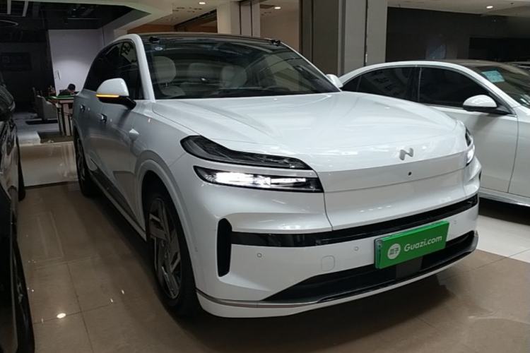 Used ONVO Luxeed L90 2025 Model—Max Six-Seater Version Front Right 45 Deg