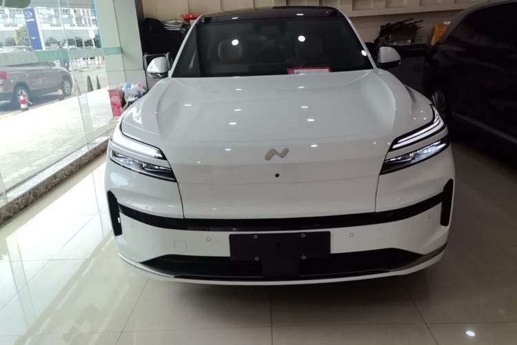 Used ONVO Luxeed L90 2025 Model—Pro Six-Seater Version Front