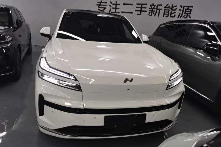 Used ONVO Luxeed L90 2025 Model—Max Six-Seater Version Front