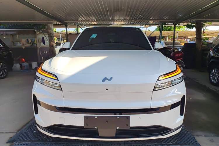 Used ONVO Luxeed L90 2025 Model—Ultra Six-Seater Version Front