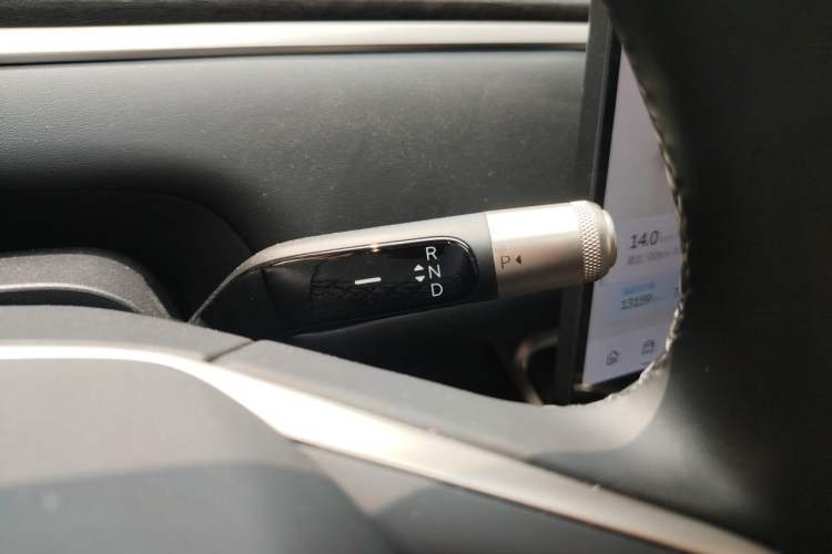 Used ONVO Luxeed L90 2025 Model—Pro Six-Seater Version Gear Lever