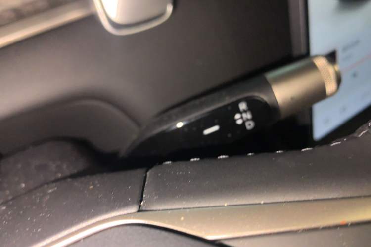 Used ONVO Luxeed L90 2025 Model—Max Six-Seater Version Gear Lever