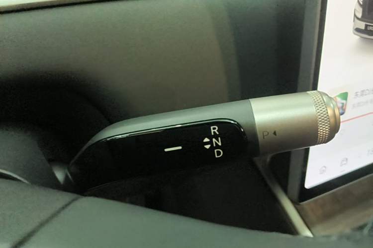 Used ONVO Luxeed L90 2025 Model—Max Six-Seater Version Gear Lever
