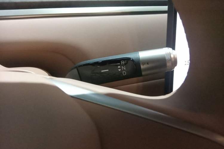 Used ONVO Luxeed L90 2025 Model—Max Six-Seater Version Gear Lever