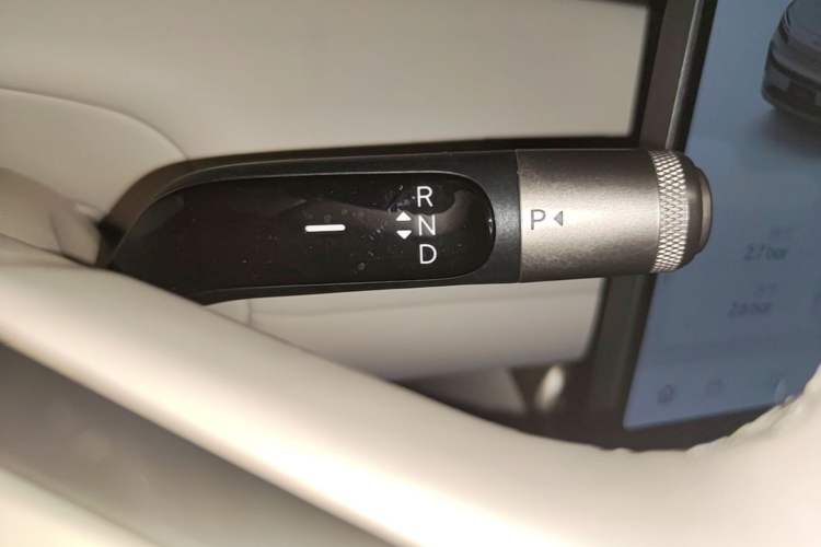 Used ONVO Luxeed L90 2025 Model—Max Six-Seater Version Gear Lever