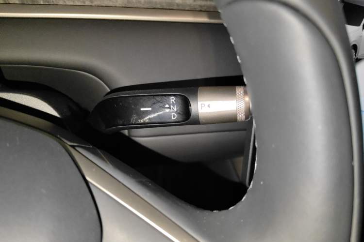 Used ONVO Luxeed L90 2025 Model—Ultra Six-Seater Version Gear Lever