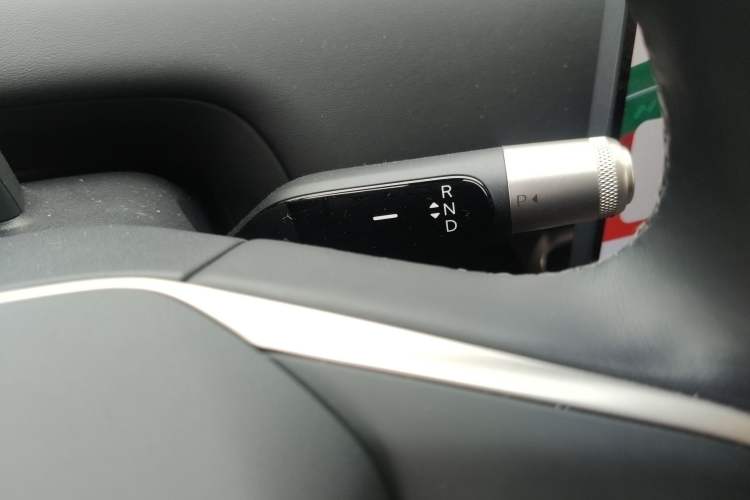 Used ONVO Luxeed L90 2025 Model—Max Six-Seater Version Gear Lever