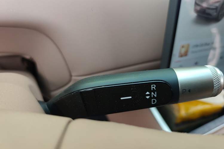 Used ONVO Luxeed L90 2025 Model—Max Six-Seater Version Gear Lever