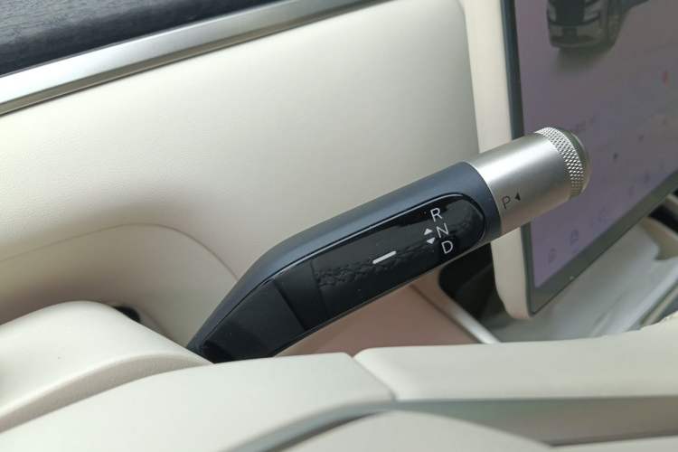 Used ONVO Luxeed L90 2025 Model—Max Six-Seater Version Gear Lever