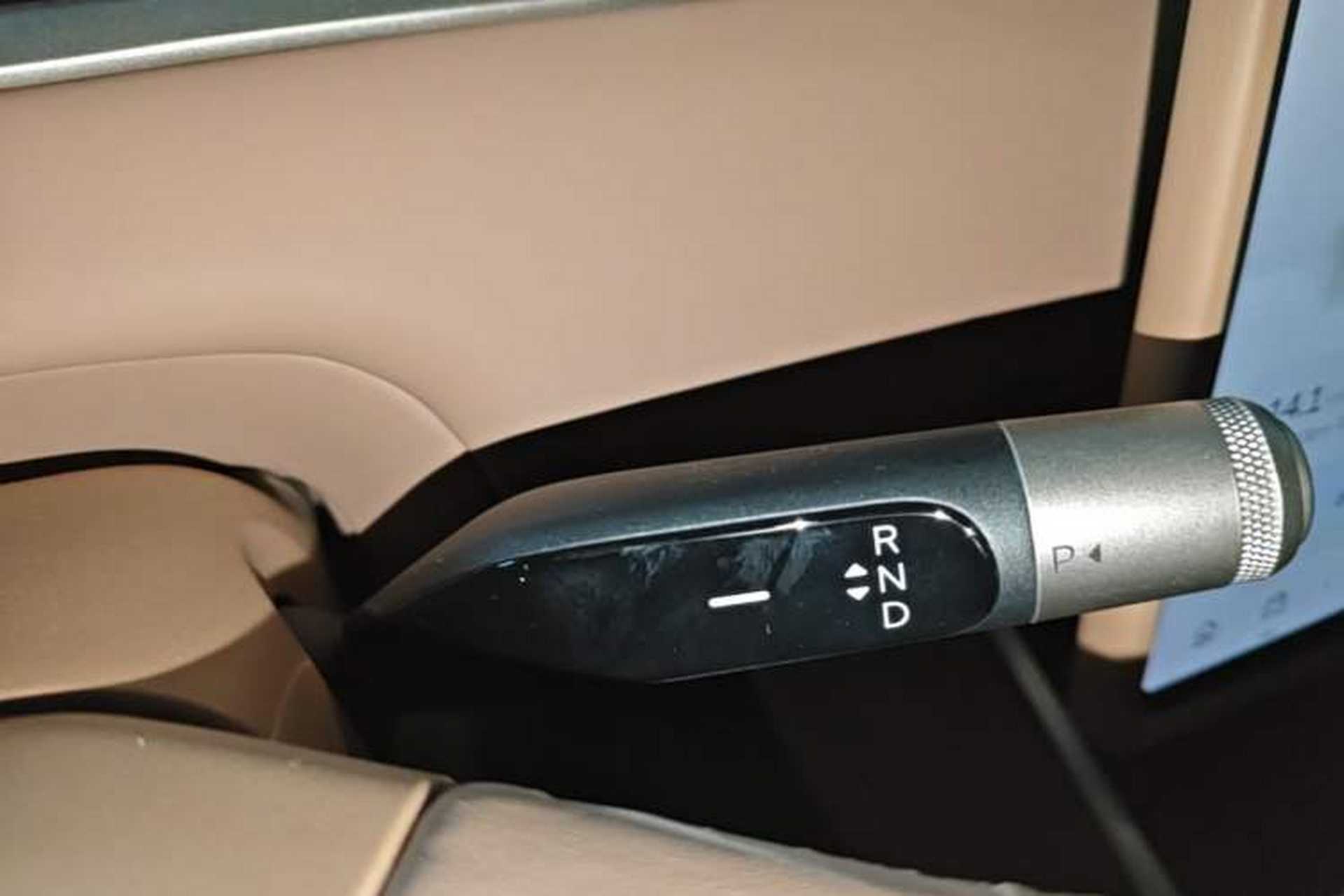 Used ONVO Luxeed L90 2025 Model—Ultra Six-Seater Version Gear Lever