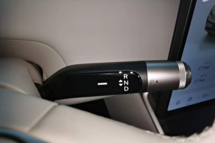 Used ONVO Luxeed L90 2025 Model—Ultra Six-Seater Version Gear Lever