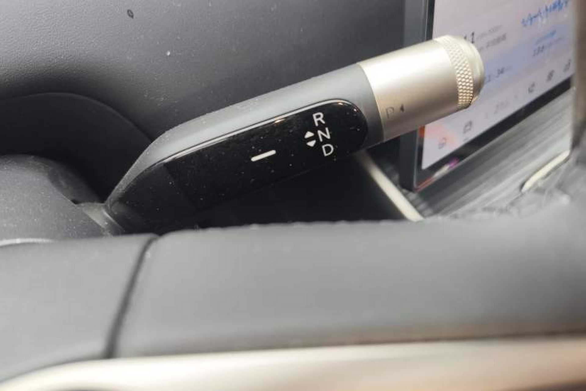 Used ONVO Luxeed L90 2025 Model—Pro Six-Seater Version Gear Lever
