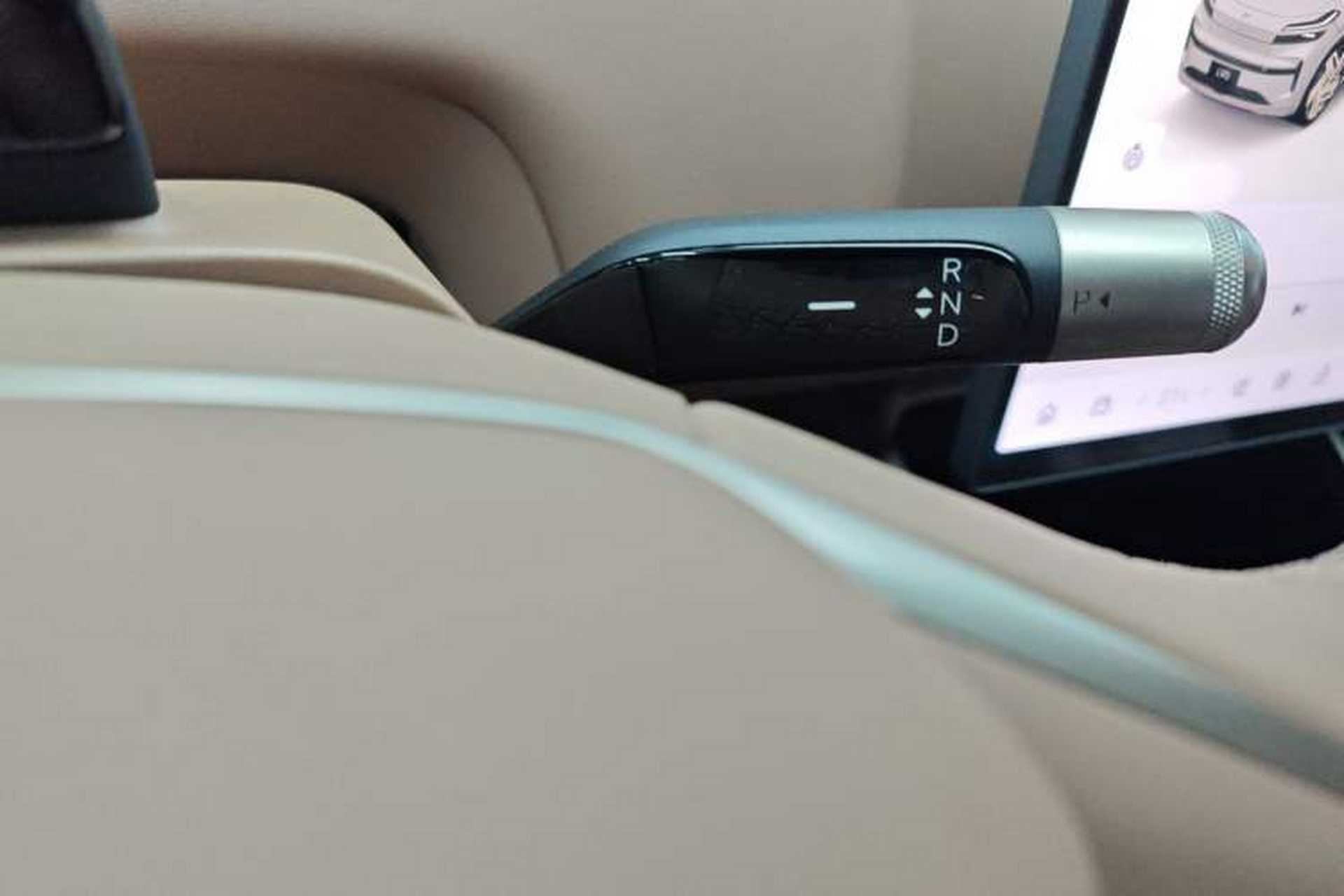 Used ONVO Luxeed L90 2025 Model—Ultra Six-Seater Version Gear Lever