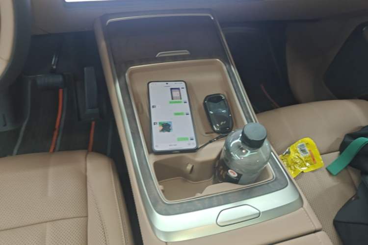 Used ONVO Luxeed L90 2025 Model—Max Seven-Seater Version Gear Lever