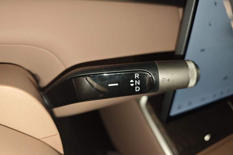 Used ONVO Luxeed L90 2025 Model—Max Six-Seater Version Gear Lever