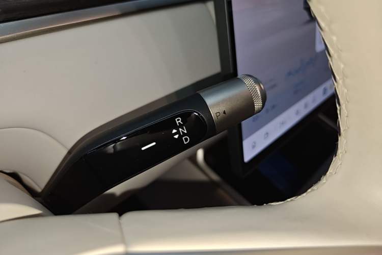Used ONVO Luxeed L90 2025 Model Ultra Six-Seater 60-degree Battery Edition Gear Lever