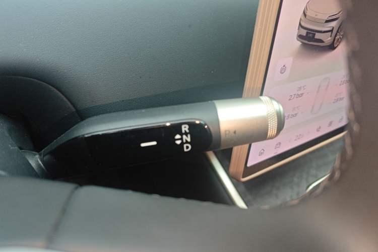 Used ONVO Luxeed L90 2025 Model—Max Six-Seater Version Gear Lever