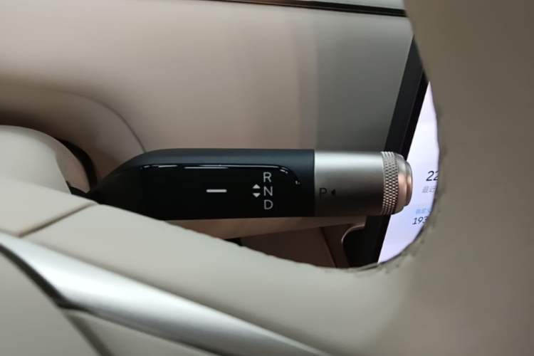 Used ONVO Luxeed L90 2025 Model Ultra Six-Seater 60-degree Battery Edition Gear Lever