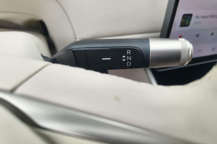Used ONVO Luxeed L90 2025 Model—Max Six-Seater Version Gear Lever