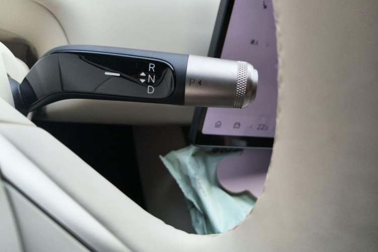 Used ONVO Luxeed L90 2025 Model—Max Six-Seater Version Gear Lever