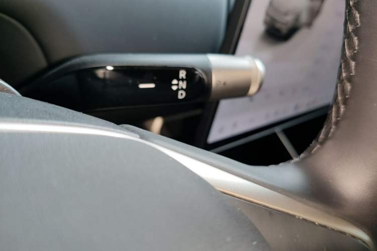 Used ONVO Luxeed L90 2025 Model—Max Six-Seater Version Gear Lever