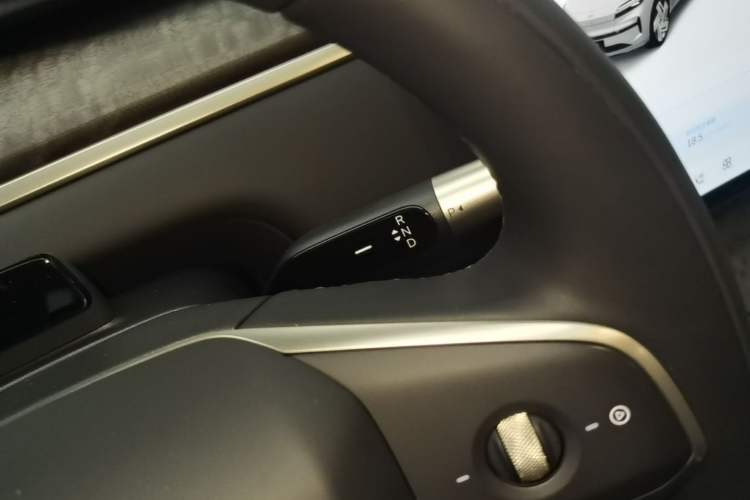 Used ONVO Luxeed L90 2025 Model—Max Six-Seater Version Gear Lever