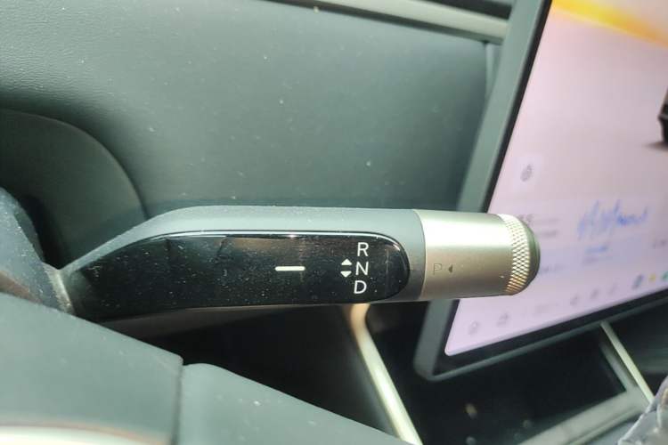 Used ONVO Luxeed L90 2025 Model Max Six-Seater 60-degree Battery Edition Gear Lever