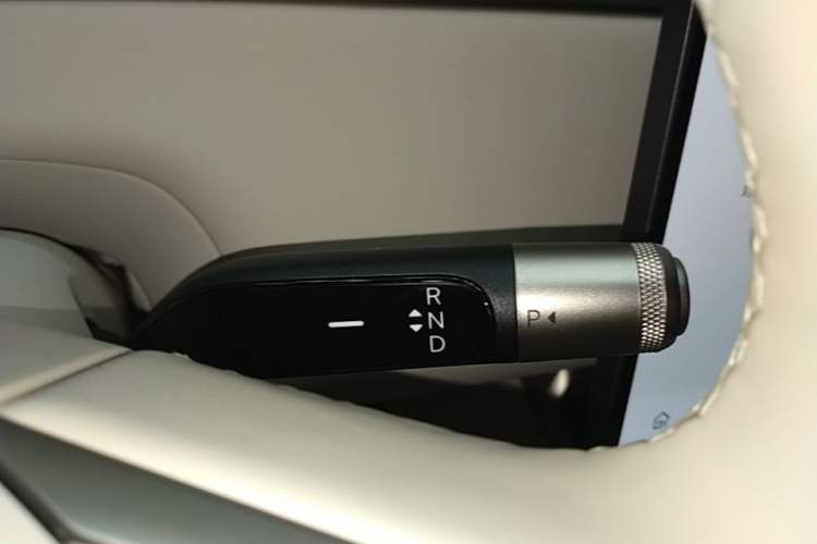 Used ONVO Luxeed L90 2025 Model—Max Six-Seater Version Gear Lever