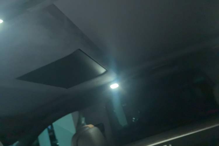 Used ONVO Luxeed L90 2025 Model—Max Six-Seater Version Headliner