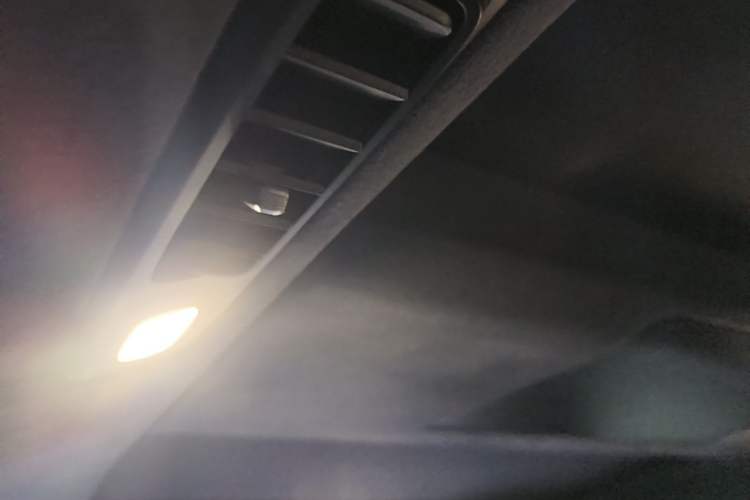 Used ONVO Luxeed L90 2025 Model—Max Six-Seater Version Headliner