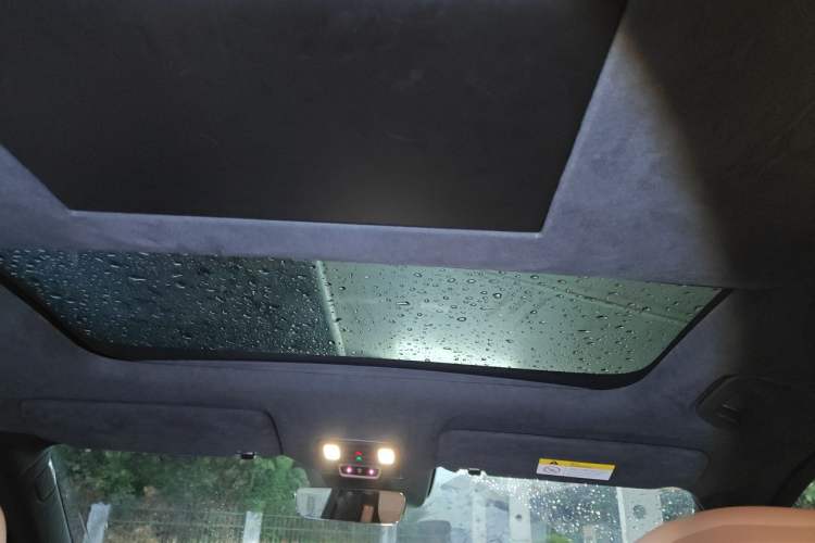 Used ONVO Luxeed L90 2025 Model—Ultra Six-Seater Version Headliner