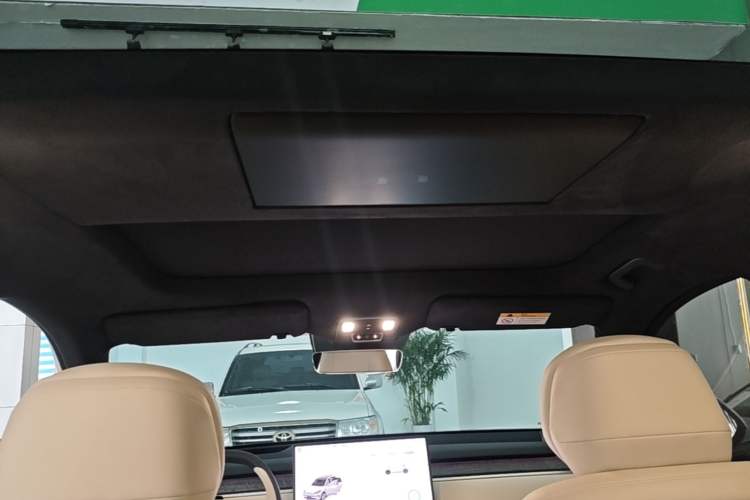 Used ONVO Luxeed L90 2025 Model—Ultra Six-Seater Version Headliner
