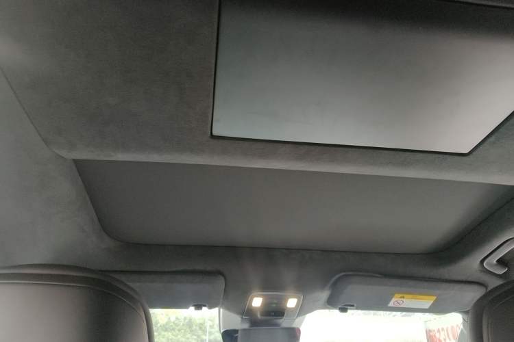Used ONVO Luxeed L90 2025 Model—Max Six-Seater Version Headliner