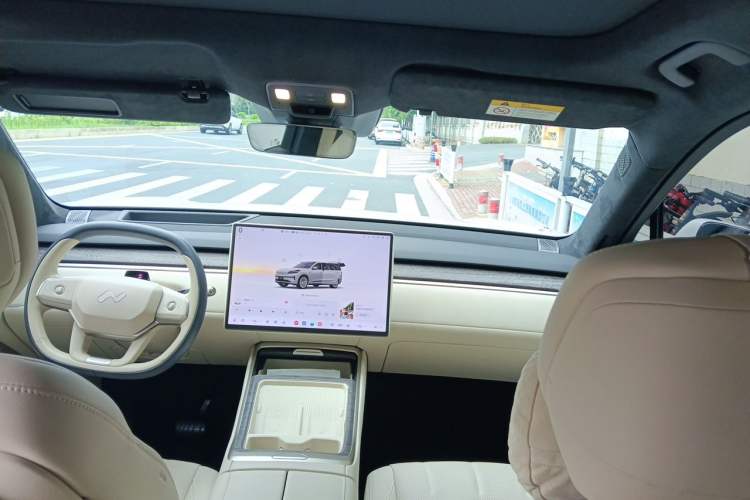 Used ONVO Luxeed L90 2025 Model—Max Six-Seater Version Headliner