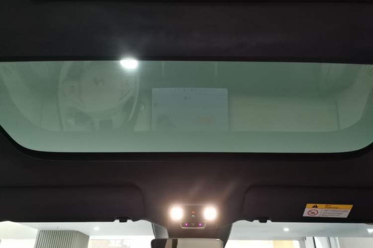 Used ONVO Luxeed L90 2025 Model—Max Six-Seater Version Headliner