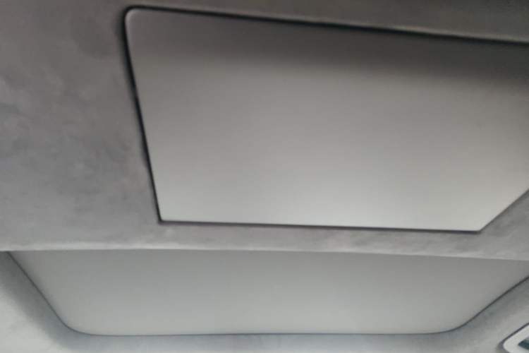 Used ONVO Luxeed L90 2025 Model—Max Six-Seater Version Headliner