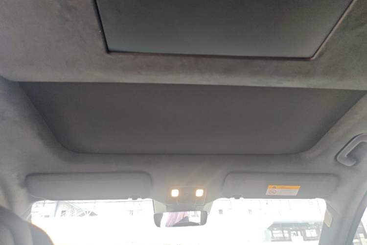 Used ONVO Luxeed L90 2025 Model—Ultra Six-Seater Version Headliner