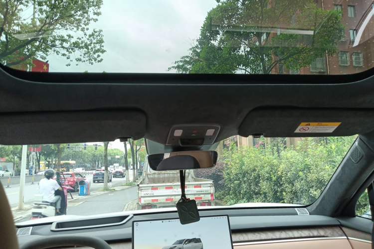 Used ONVO Luxeed L90 2025 Model—Ultra Six-Seater Version Headliner