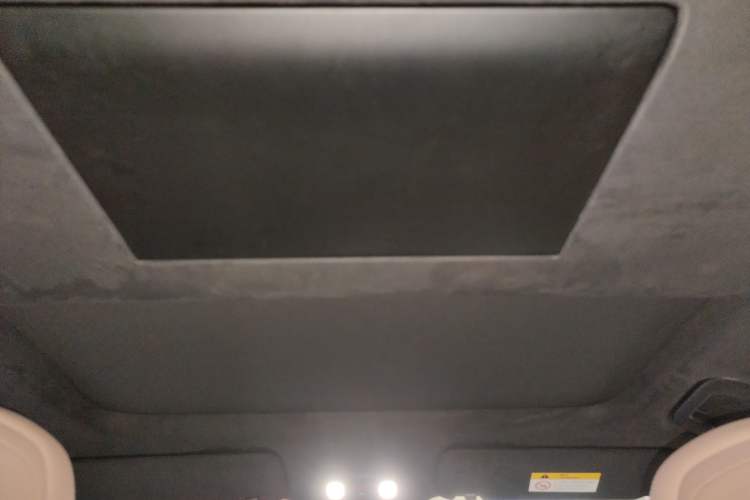 Used ONVO Luxeed L90 2025 Model—Max Six-Seater Version Headliner