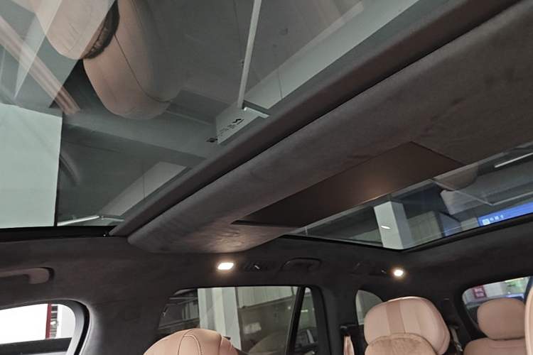 Used ONVO Luxeed L90 2025 Model—Max Six-Seater Version Headliner