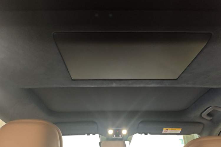 Used ONVO Luxeed L90 2025 Model—Max Six-Seater Version Headliner
