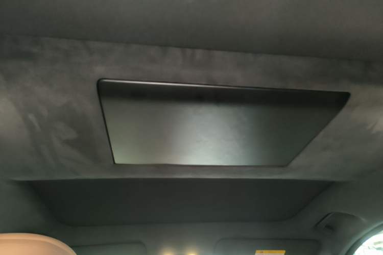 Used ONVO Luxeed L90 2025 Model—Max Six-Seater Version Headliner