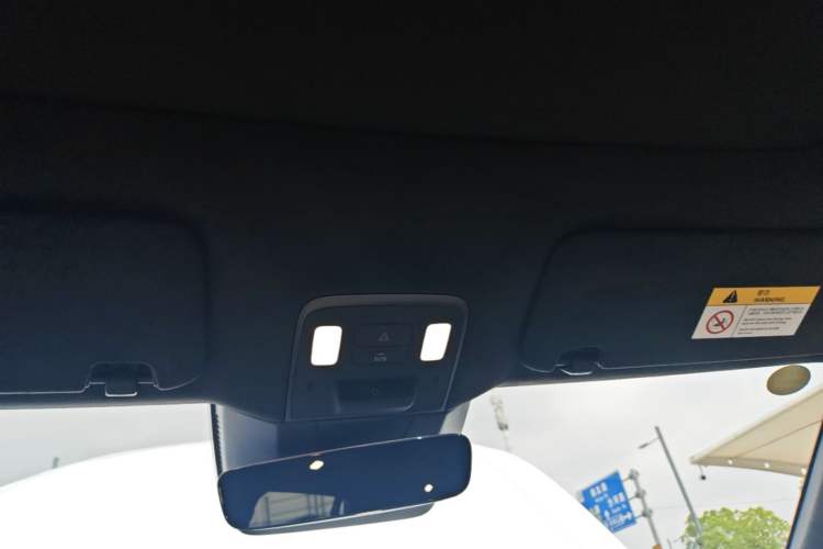Used ONVO Luxeed L90 2025 Model—Ultra Six-Seater Version Headliner